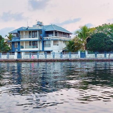 Captains Cabin Backwater Resort Alappuzha Eksteriør billede