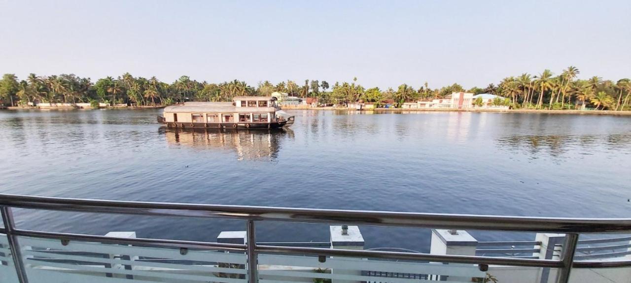 Captains Cabin Backwater Resort Alappuzha Eksteriør billede